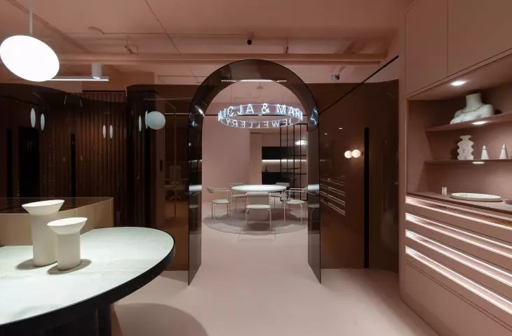 The portal leads to the office part of the boutique