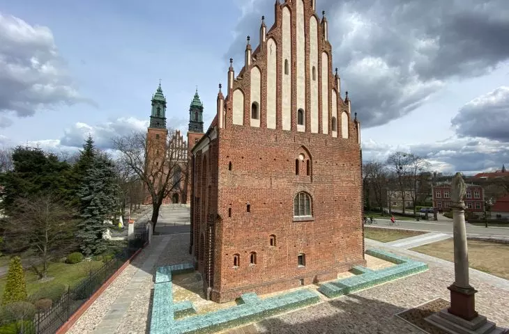 Duch Palatium Mieszka I oraz jego żony Dobrawy na Ostrowie Tumskim w Poznaniu