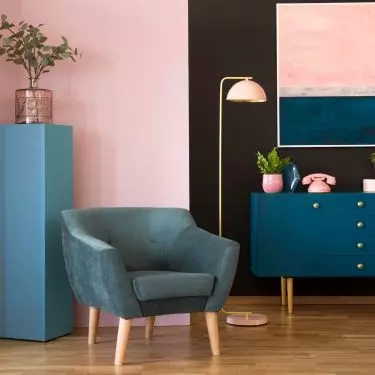 Pink and navy blue create an interesting arrangement