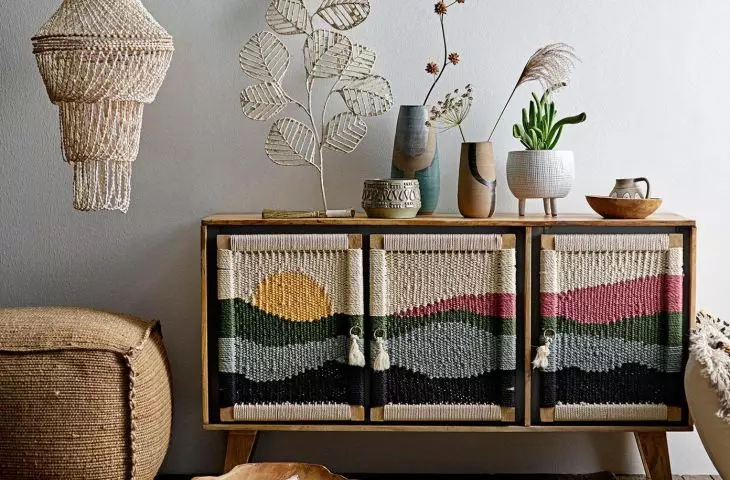 Balinese style is characterized by the use of natural materials