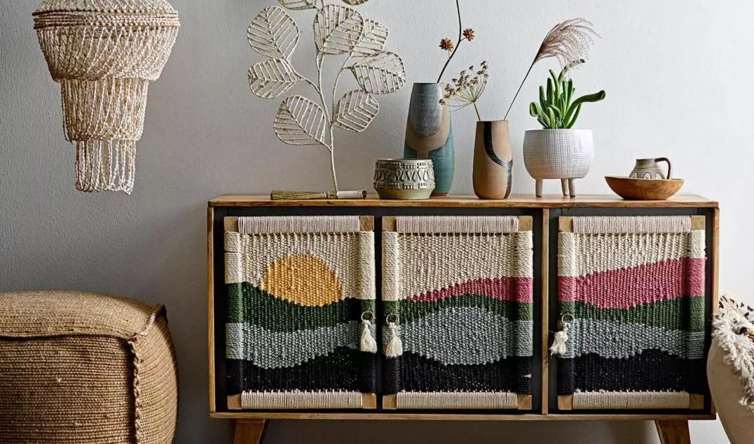 Balinese style is characterized by the use of natural materials