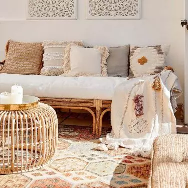 Structural materials will give coziness to the interior