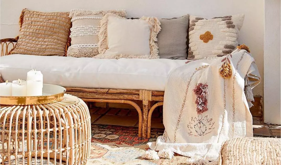 Structural materials will give coziness to the interior
