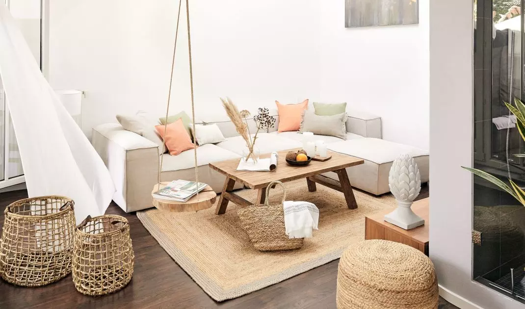 Balinese style is based on natural colors