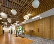 PKO BP ul. Chmielna, wooden ceilings and wall build-outs, Solid Wood Grid.