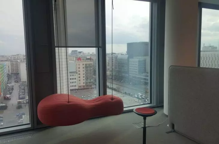 Widok Towers Warszawa, rolety wewnętrzne EOS 500 z tkaniną screen Panama Pro 