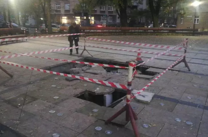 fontanna na placu Axentowicza w Krakowie