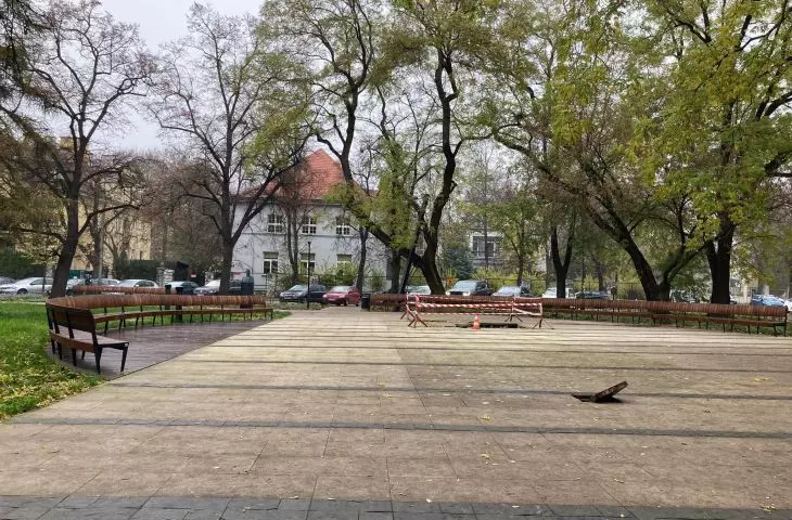 Fontanna na placu Axentowicza w Krakowie