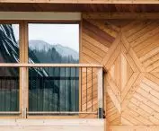 Decorative facade refers to Podhale barns