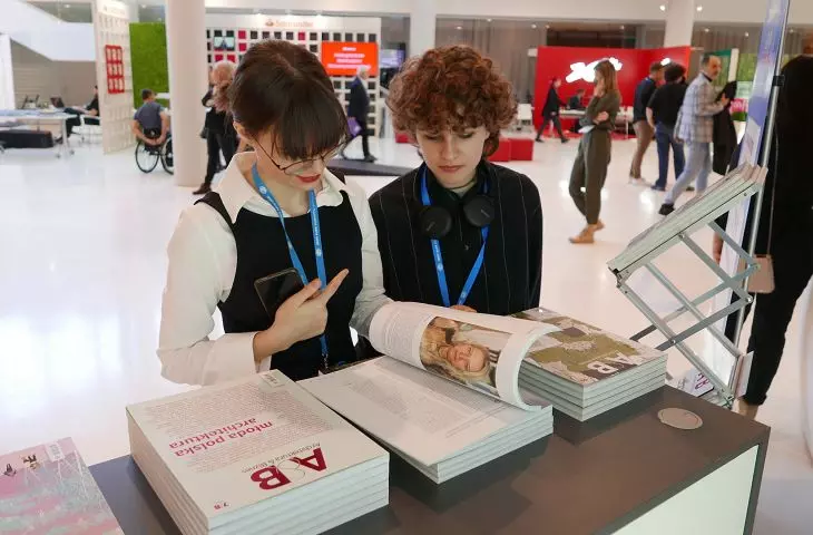 First day of the OEES 2022 congress, A&B booth