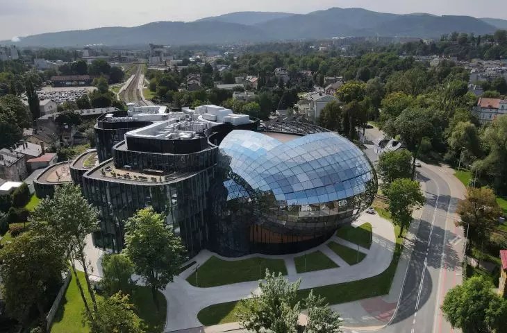 Cavatina Hall —sala koncertowa, przestrzenie biurowe i usługowe, proj.: avatina&Partners Architects