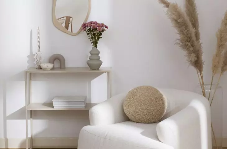 Bright colors optically enlarge the space