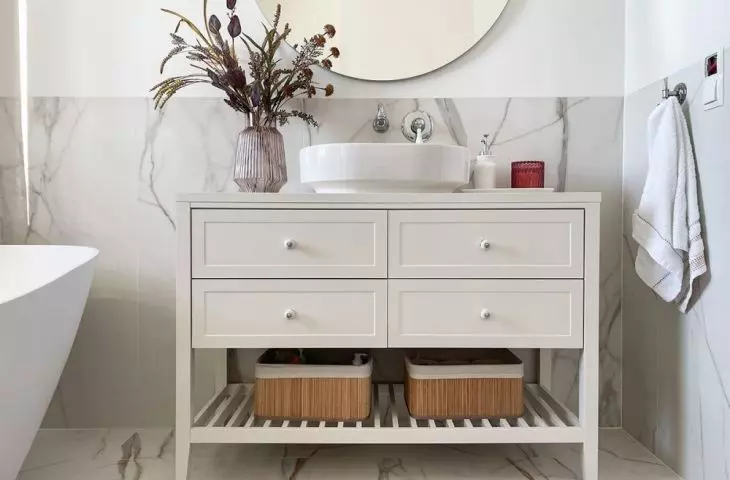 Bathroom cabinet