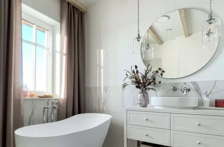 Bathroom by Anna Tomaska-Smaja