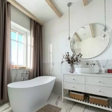 Bathroom by Anna Tomaska-Smaja