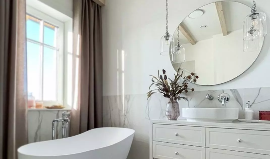 Bathroom by Anna Tomaska-Smaja