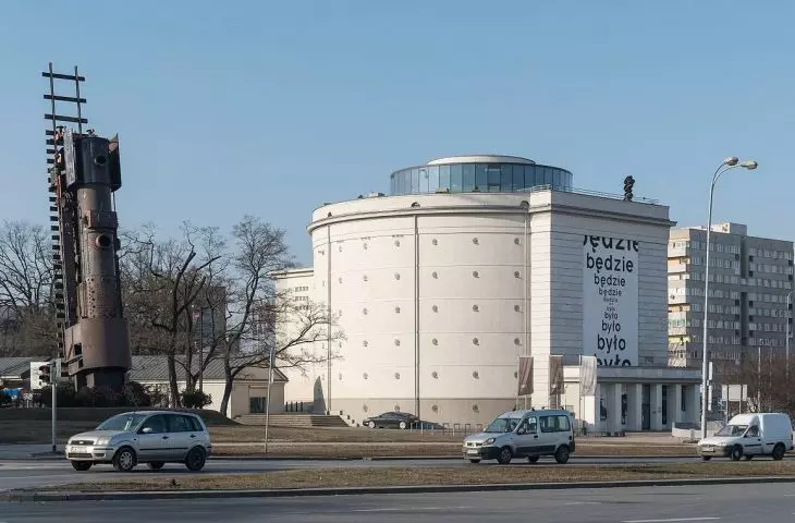 W którym polskim mieście znajduje się to muzeum sztuki współczesnej? © Wikimedia Commons | CC BY 4.0 | Jacek Halicki