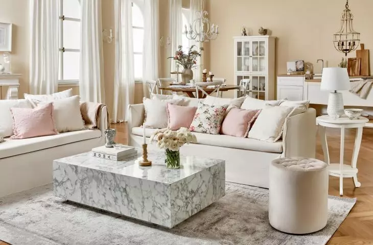 In these arrangements, vintage furniture is often painted white or in pastel shades © WestwingNow