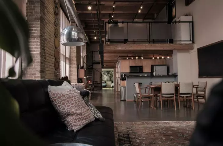 Lofts are inspired by old factories and warehouses turned into apartments Photo: Aaron Huber © UNSPLASH