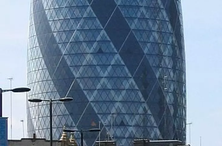 Wieżowiec 30 St Mary Axe Fot. H005 © Wikipedia Commons CC BY-SA 3.0 DEED