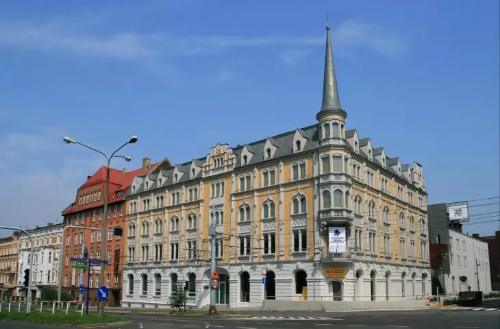 Który teatr muzyczny znajduje się na fotografii? Fot. Jan Mehlich © Wikimedia Commons CC BY-SA 3.0