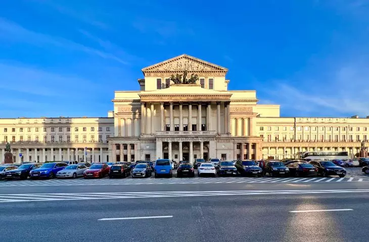 Która opera znajduje się na fotografii? Fot. Kgbo © Wikimedia Commons CC BY-SA 4.0 DEED