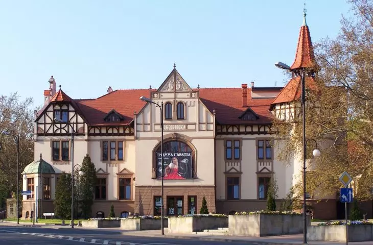 Który teatr nowy znajduje się na fotografii? Fot. Jan Mehlich © Wikimedia Commons CC BY-SA 3.0