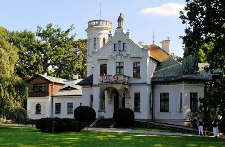 Budynek został zaprojektowany przez Hugona Kudera Fot. Kroton|Wikimedia Commons © CC-BY-3.0 DEED